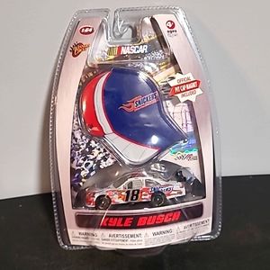 Kyle Busch #18 Nascar Race Car & Pit Cap Magnet Snickers Car